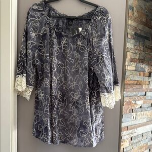 Lauren Michelle Black and White Graphic 3/4 Sleeve Blouse